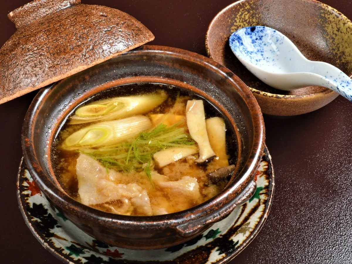 小鍋仕立ての一品料理